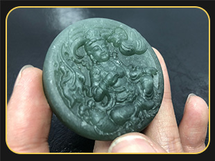 玉石雕刻机雕刻翡翠挂件是什么？