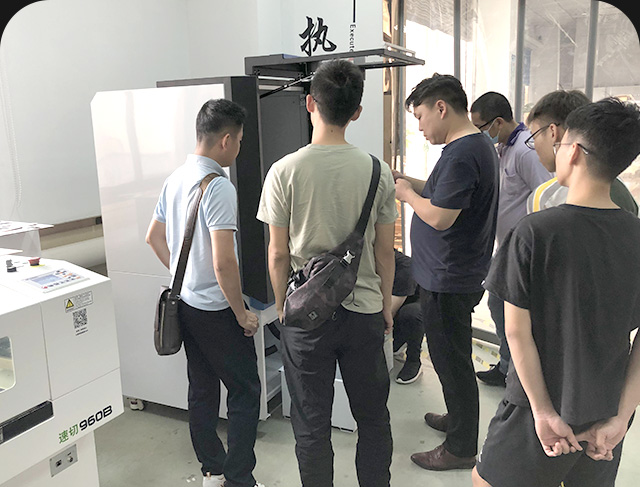 小型五轴雕刻机多少钱一台_享刻精雕机厂家